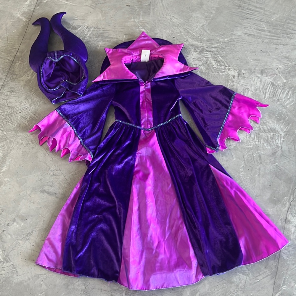 Maleficent  Disney Original costume in size 5/6